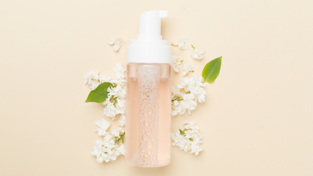 Nettoyant doux pur préparer sa peau à une nuit précieuse 